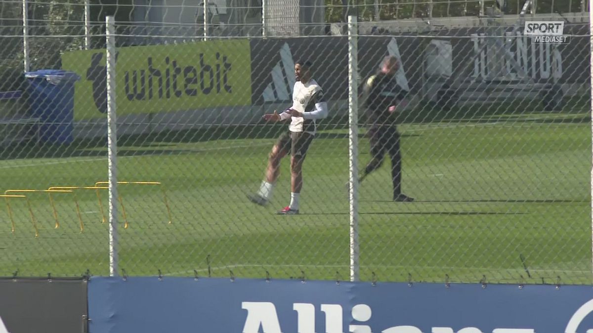 CLIP YILDIZ E BREMER ALLENAMENTO PRE GALATASARAY 24/02 OK SRV