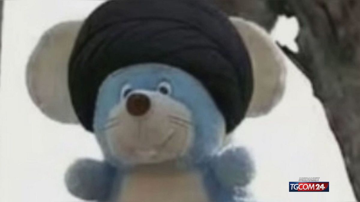 18.00 IRAN, BASIJI CONTRO IL "RATTO ALI", SIMBOLO PROTESTA SRV