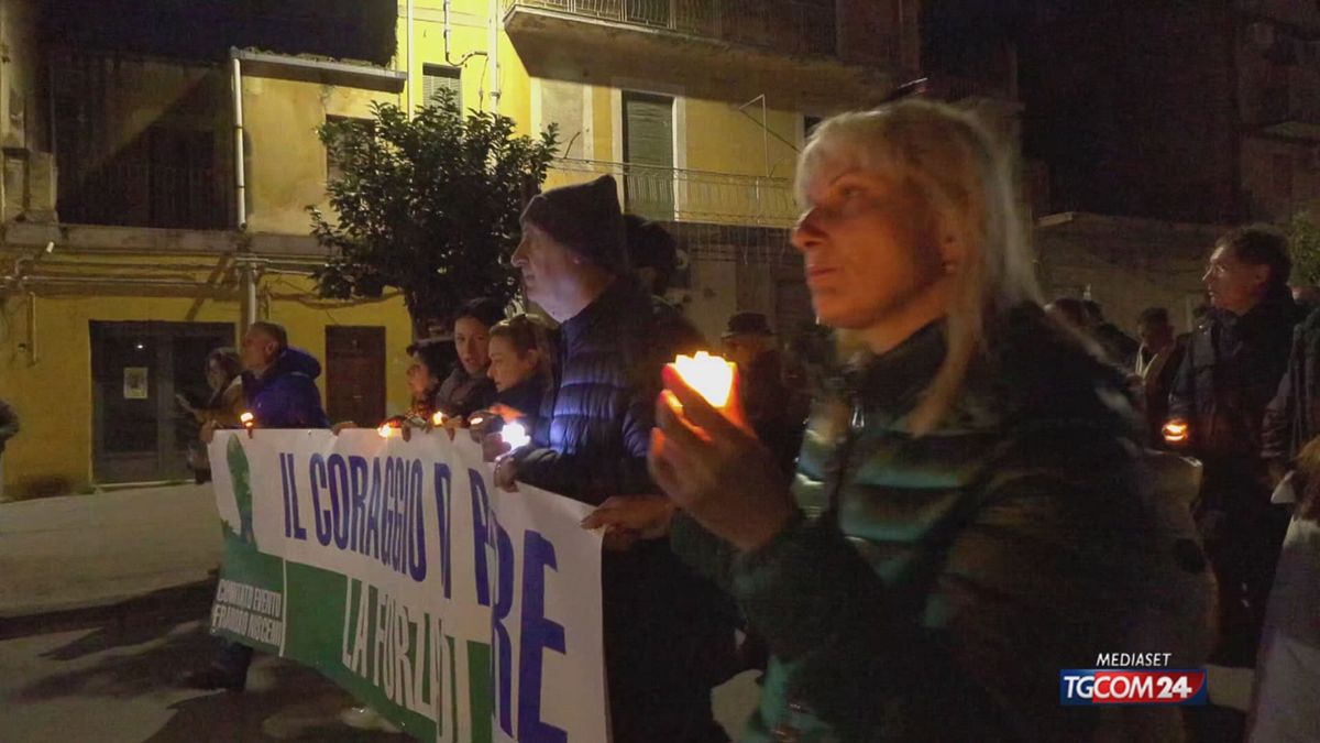 fiaccolata niscemi per sito SRV