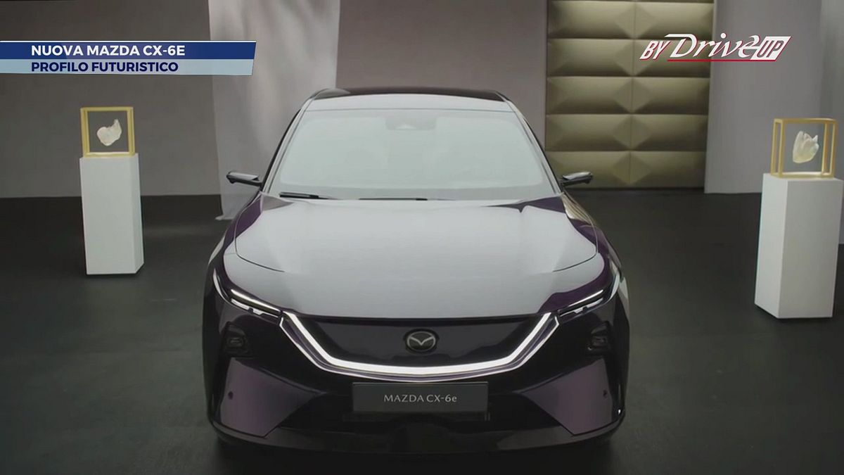 Nuova Mazda CX-6e