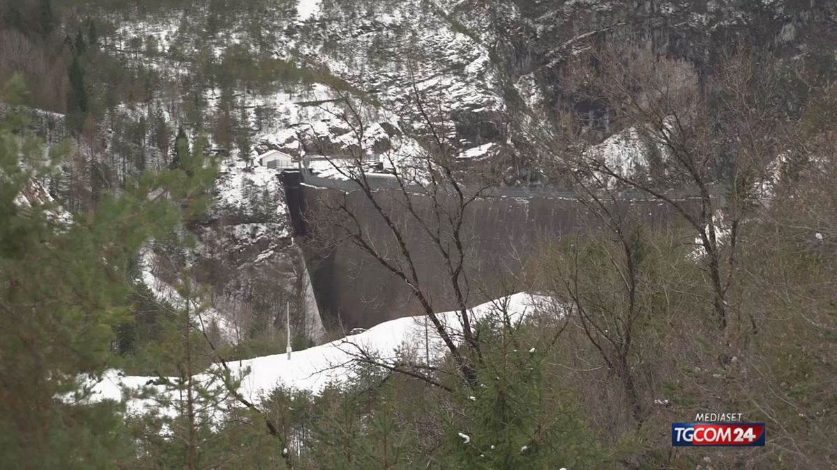 18.00 VAJONT, NUOVA CENTRALE E' POLEMICA SRV