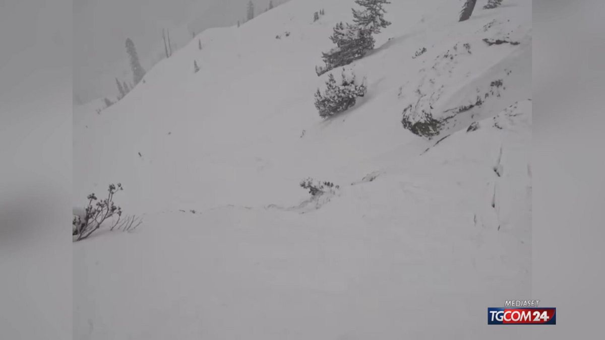 L'incredibile salvataggio di uno sciatore sepolto sotto la neve