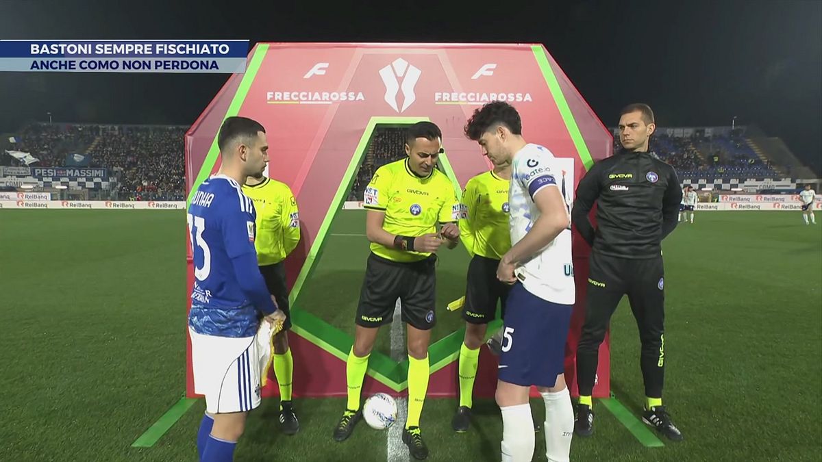 Bastoni sempre fischiato