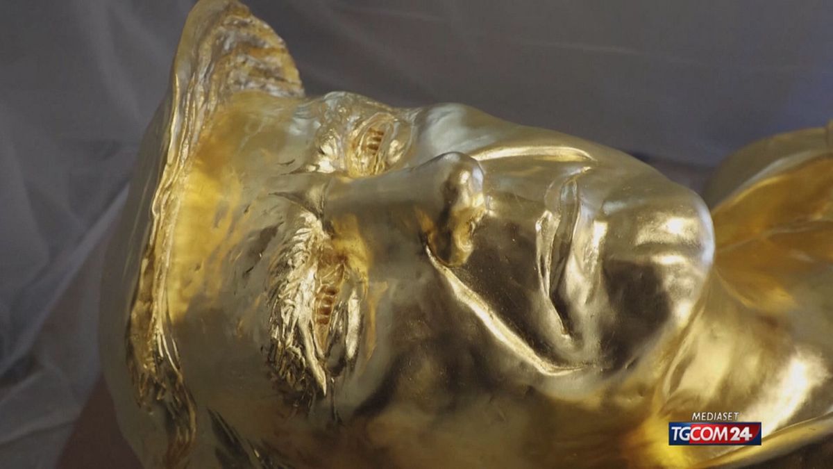 STATUA D'ORO TRUMP X SITO SRV