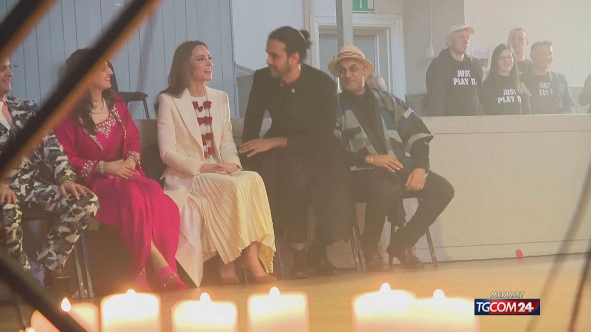 KATE VISITA LEICESTER X SITO SRV