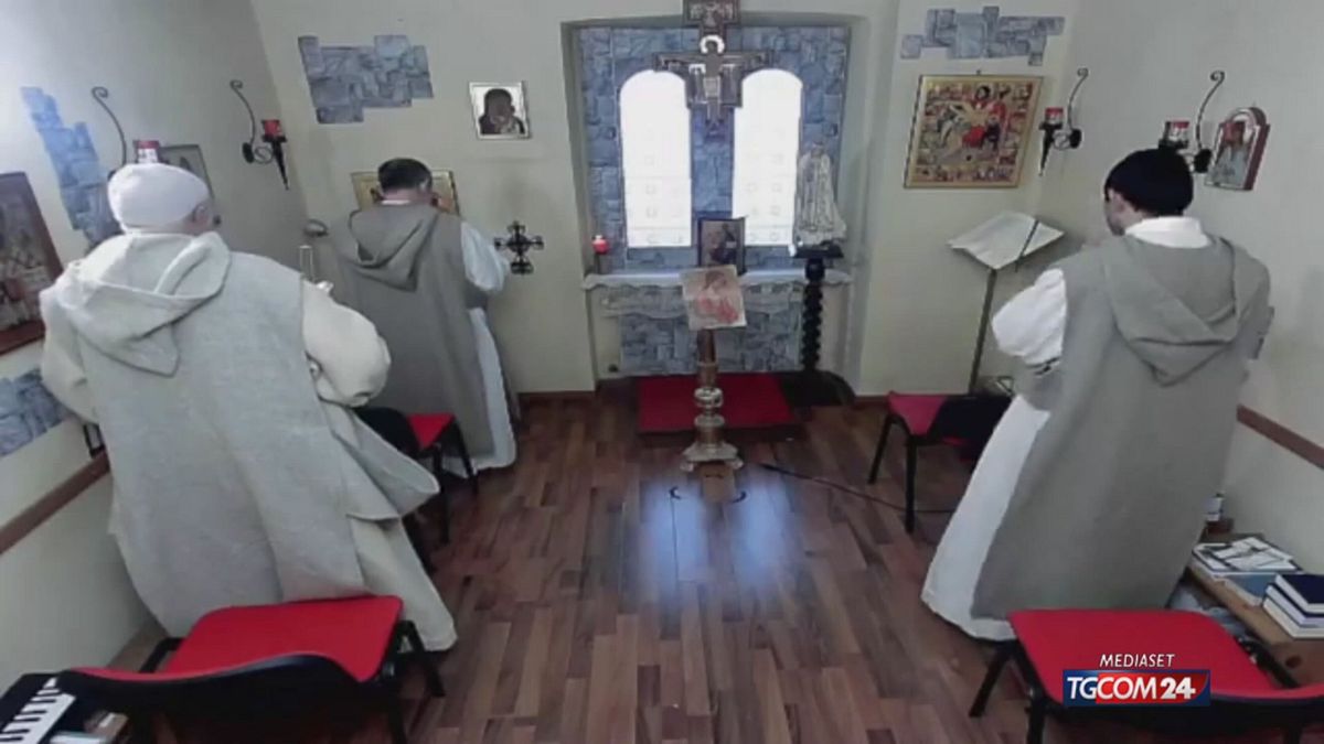 18.00 ANCHE I MONACI DIVENTANO SOCIAL SRV