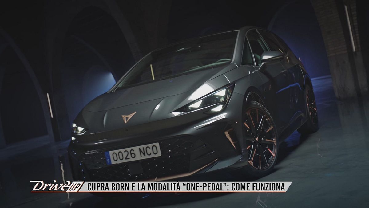 Cupra Born si rifà il look, il SUV elettrico diventa più aggressivo