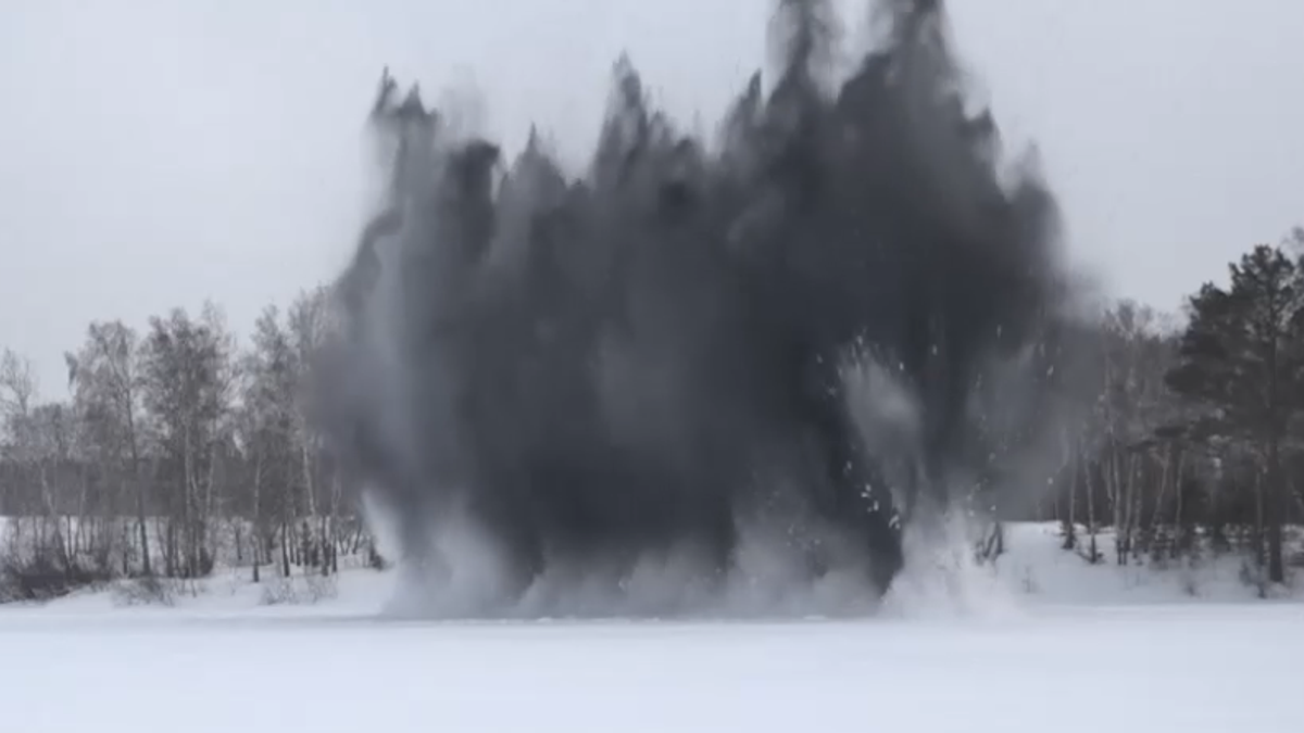 Russia, la dinamite è l'arma per combattere le inondazioni