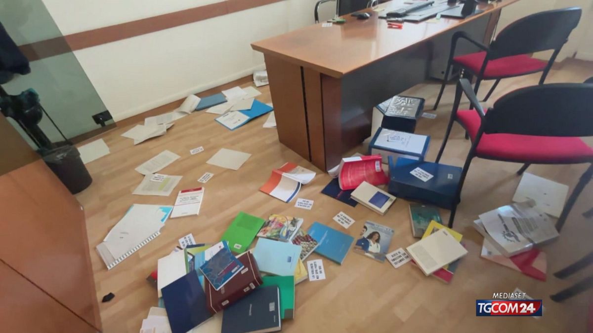 18.00 TORINO, DEVASTATA SEDE ASL SRV