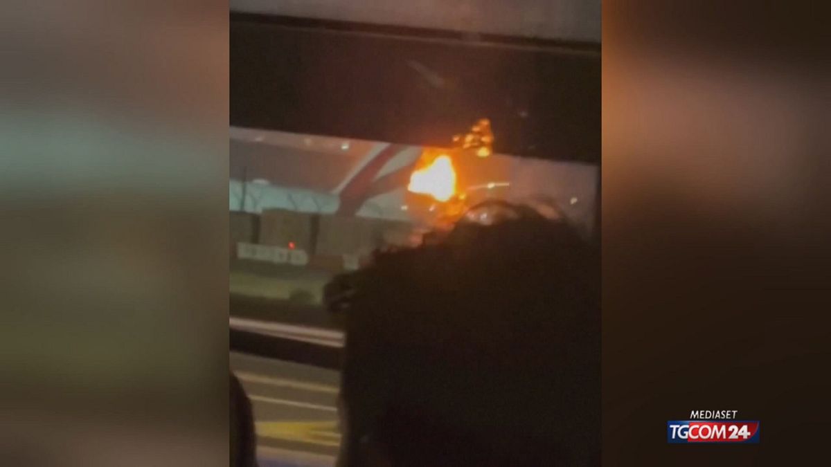 INCENDIO AEROPORTO EMIRATI X SITO SRV
