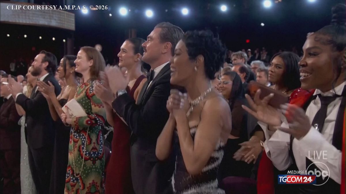 12.00 RED CARPET SRV