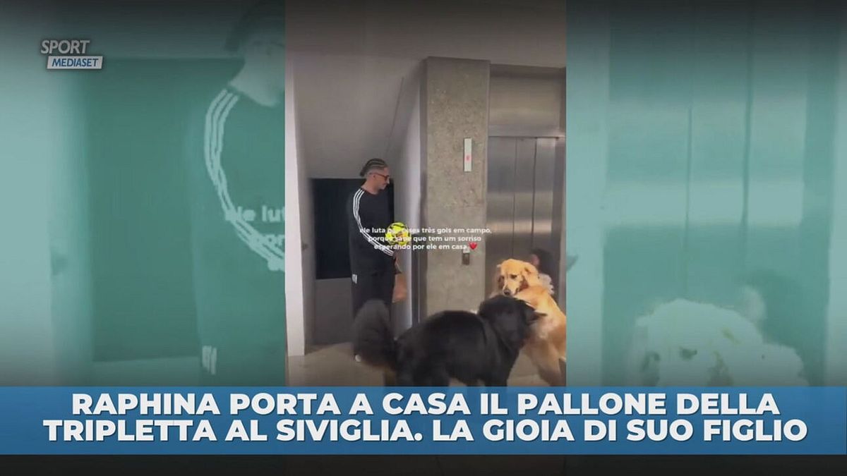 Raphina regala al figlio il pallone della tripletta al Siviglia