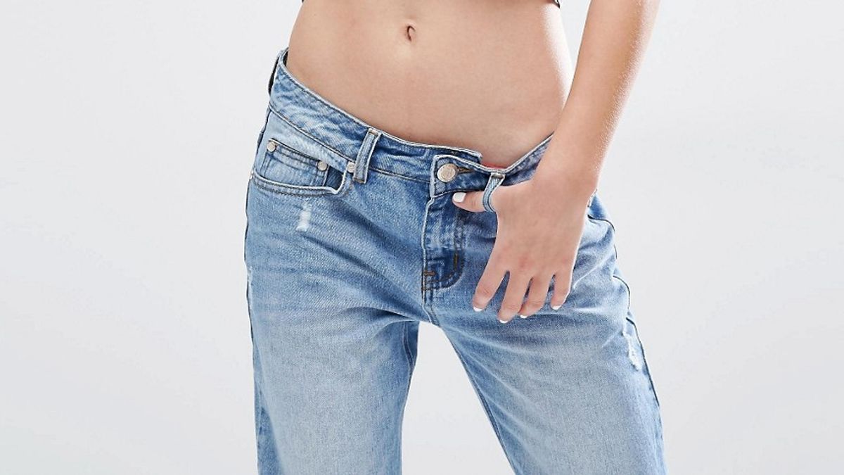 Look per le più audaci: jeans a vita bassa e top corto