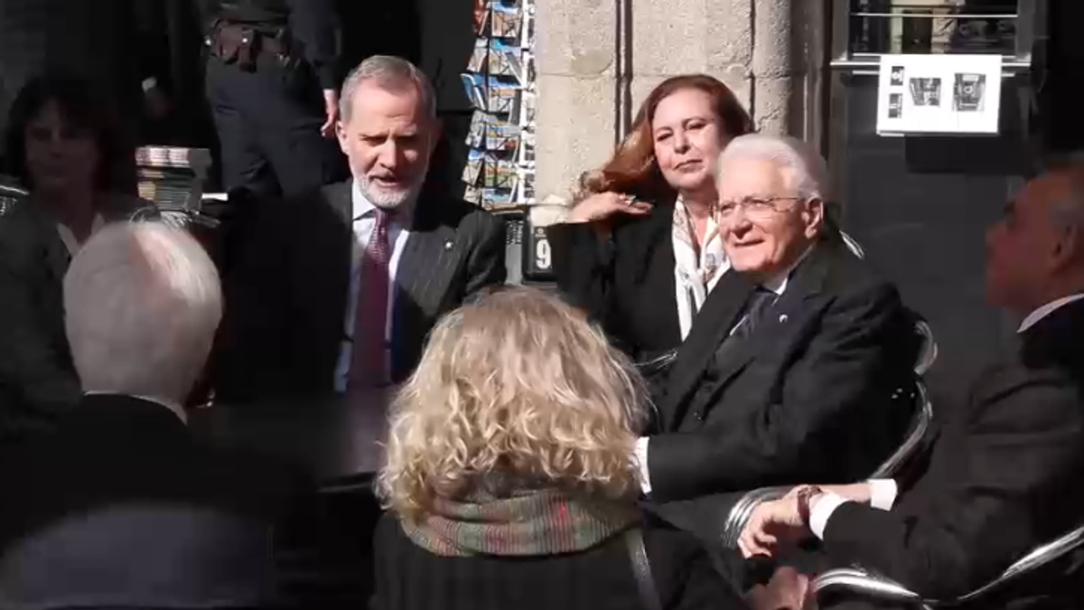 Spagna, Mattarella e re Filippo VI prendono un caffè sotto l'ultimo sole invernale