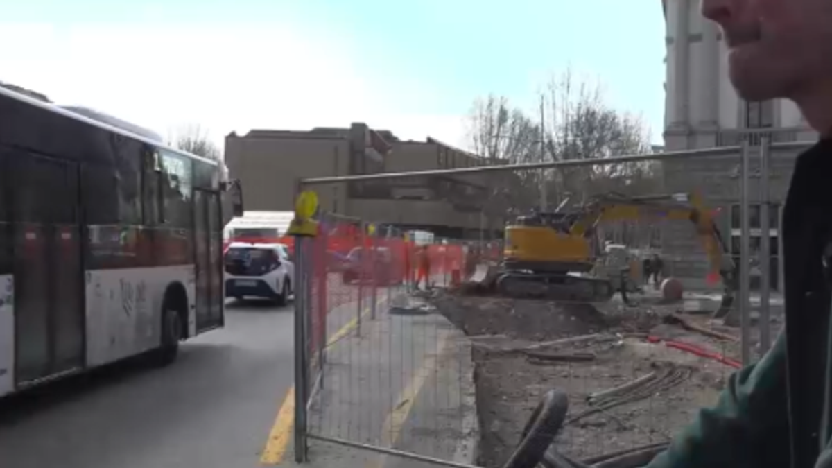 Firenze, i cantieri della tramvia occupano le strade: "Qui si rischia la vita"
