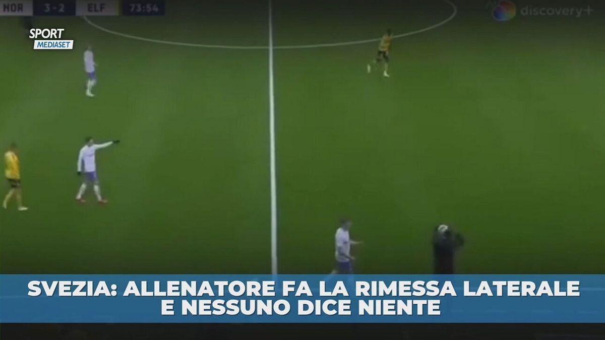 Allenatore fa la rimessa laterale, ma nessuno fa nulla