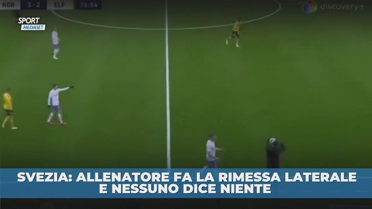 Allenatore fa la rimessa laterale, ma nessuno fa nulla