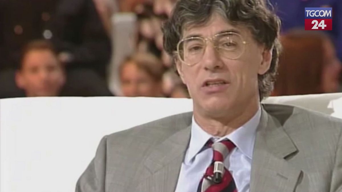 Addio a Umberto Bossi, a "Buona Domenica" raccontava la sua Lega: dalla nascita al paragone con Braveheart