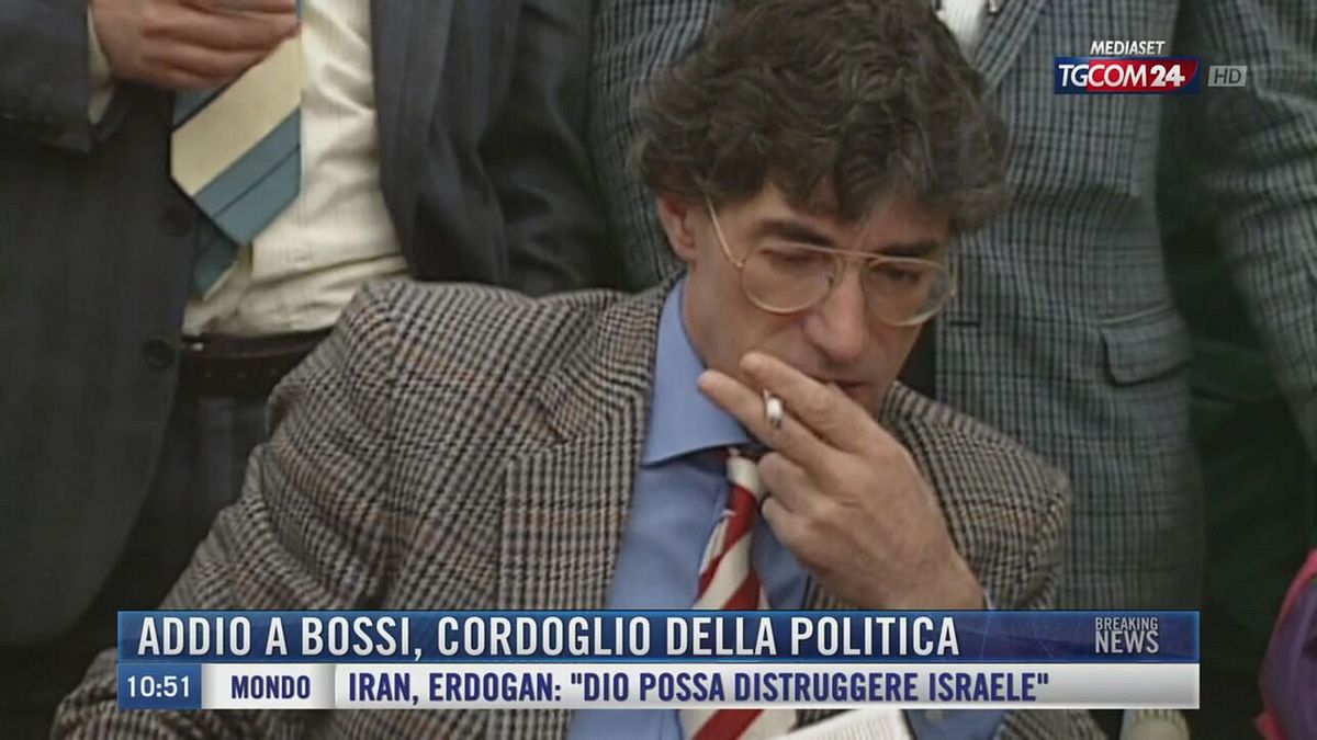 Breaking News delle 11.00 | Addio a Bossi, cordoglio della politica
