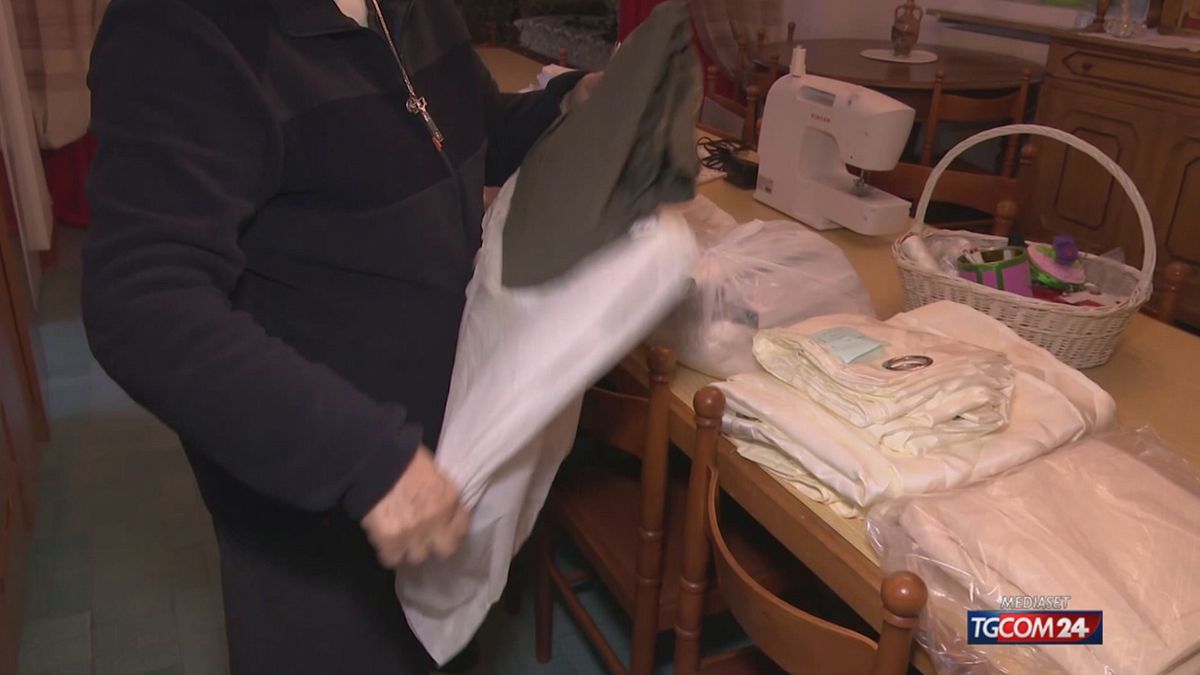 Piacenza, le suore scalabriniane si reinventano sarte