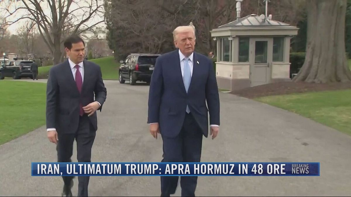 Breaking News delle 21.30 | Iran, ultimatum Trump: "Apra Hormuz in 48 ore"
