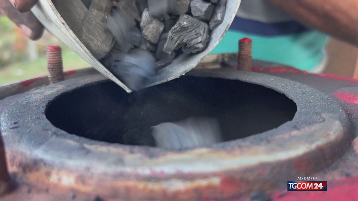 18.00 CUBA, ORA ARRIVA L'AUTO A CARBONE SRV