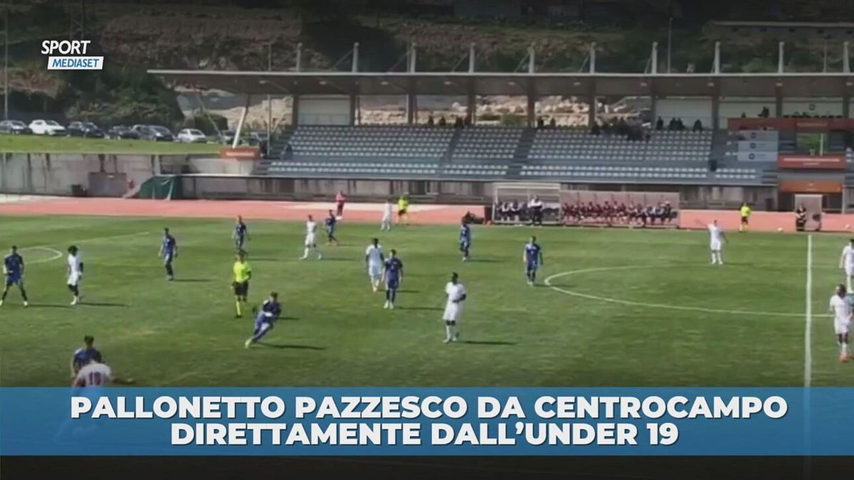 Pallonetto pazzesco dall'Under 19