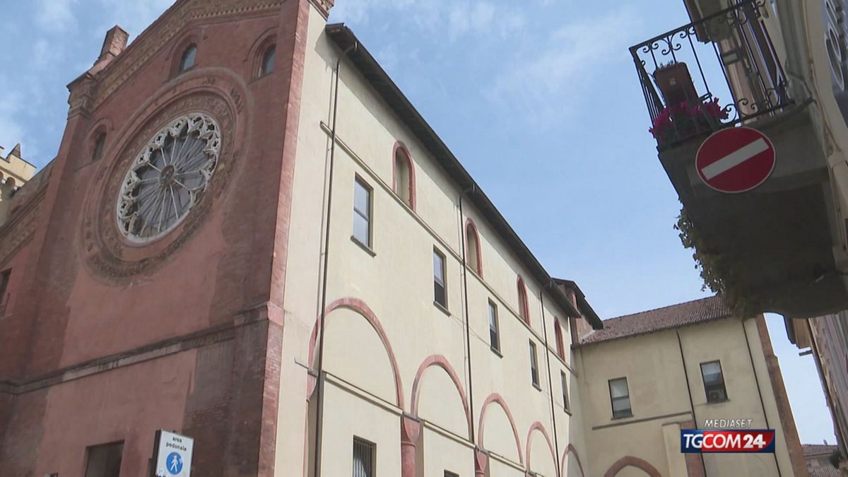 18.00 PAVIA, OSTERIA CON TROPPI ADESIVI SRV