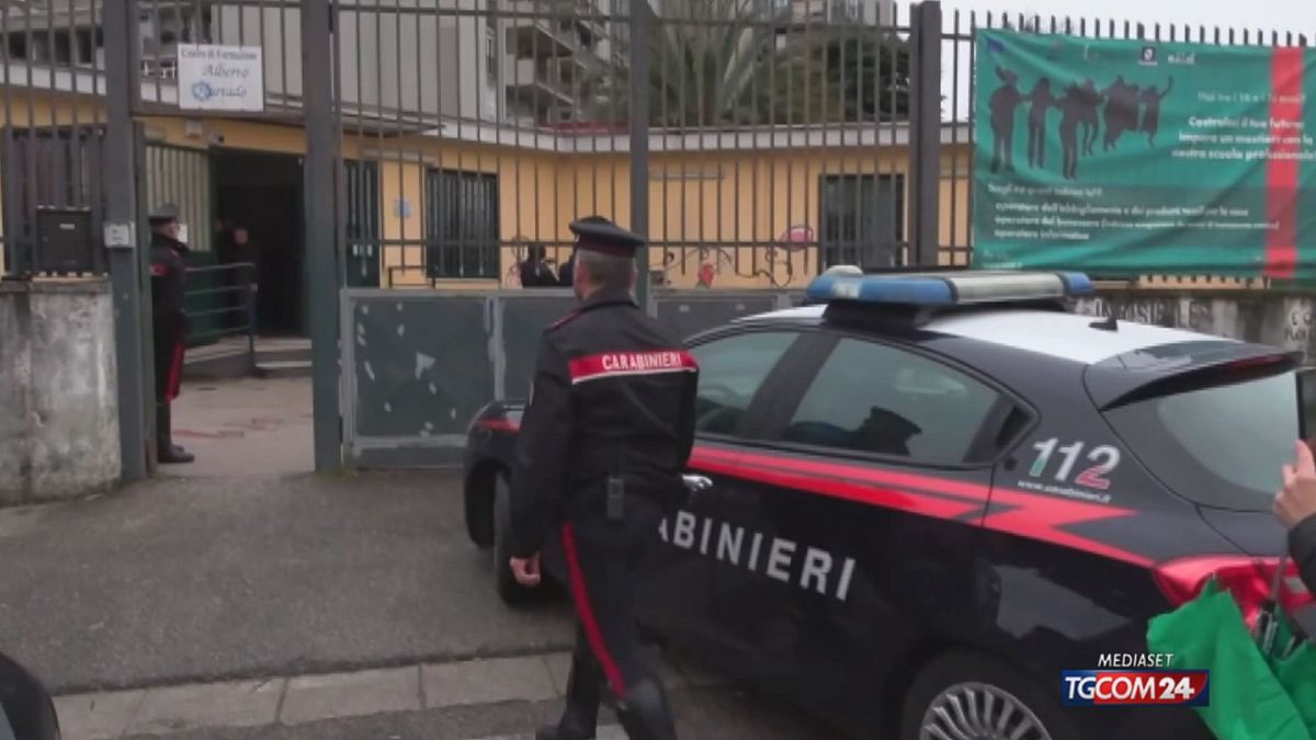 Napoli, 14enne accoltellato alla gamba: denunciati due minorenni