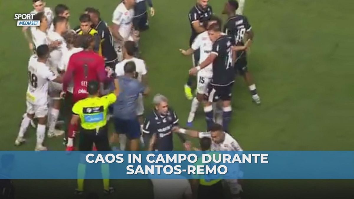 Santos, Neymar reagisce alla spinta: che rissa in campo