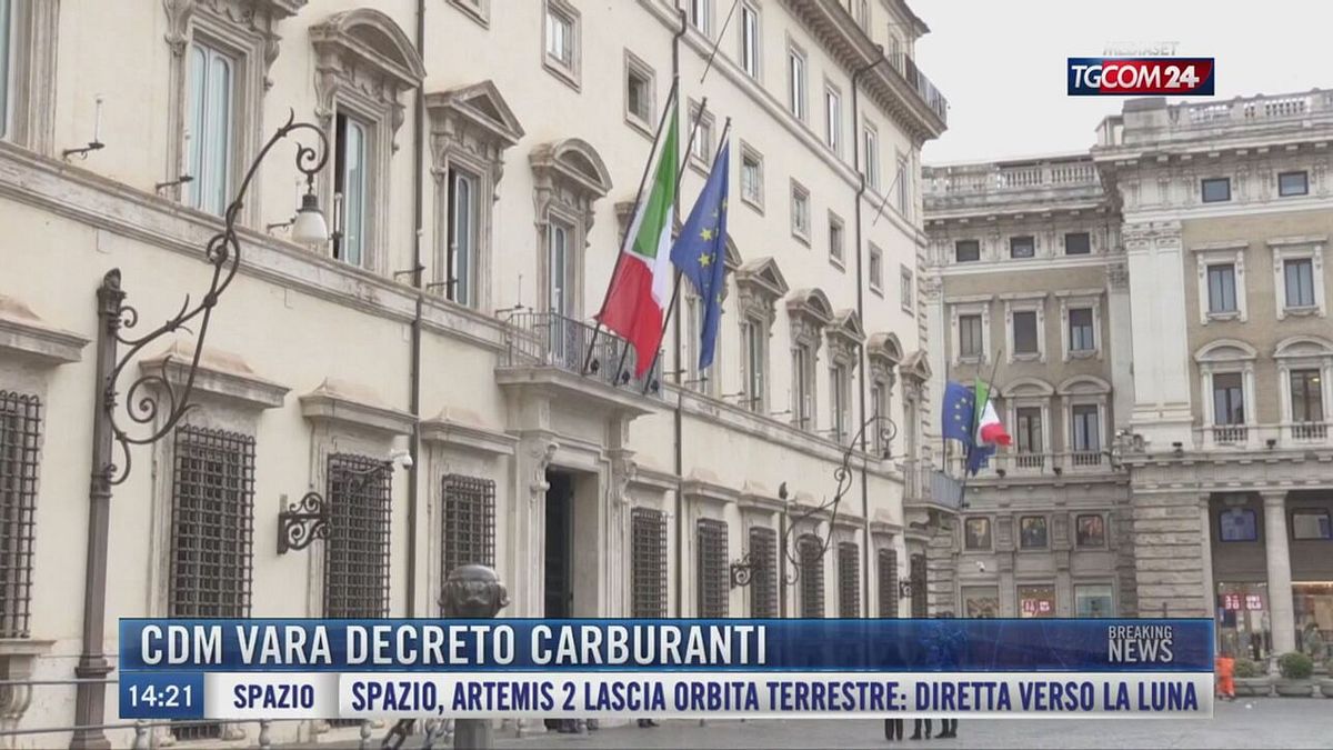 Breaking News delle 14.00 | Cdm vara decreto carburanti