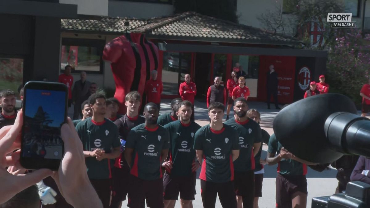 MCH TIFOSI MILAN-SQUADRA  A MILANELLO PER TG 13 4/4 MCH