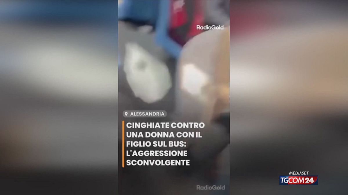Alessandria, aggredita sul bus davanti al figlio