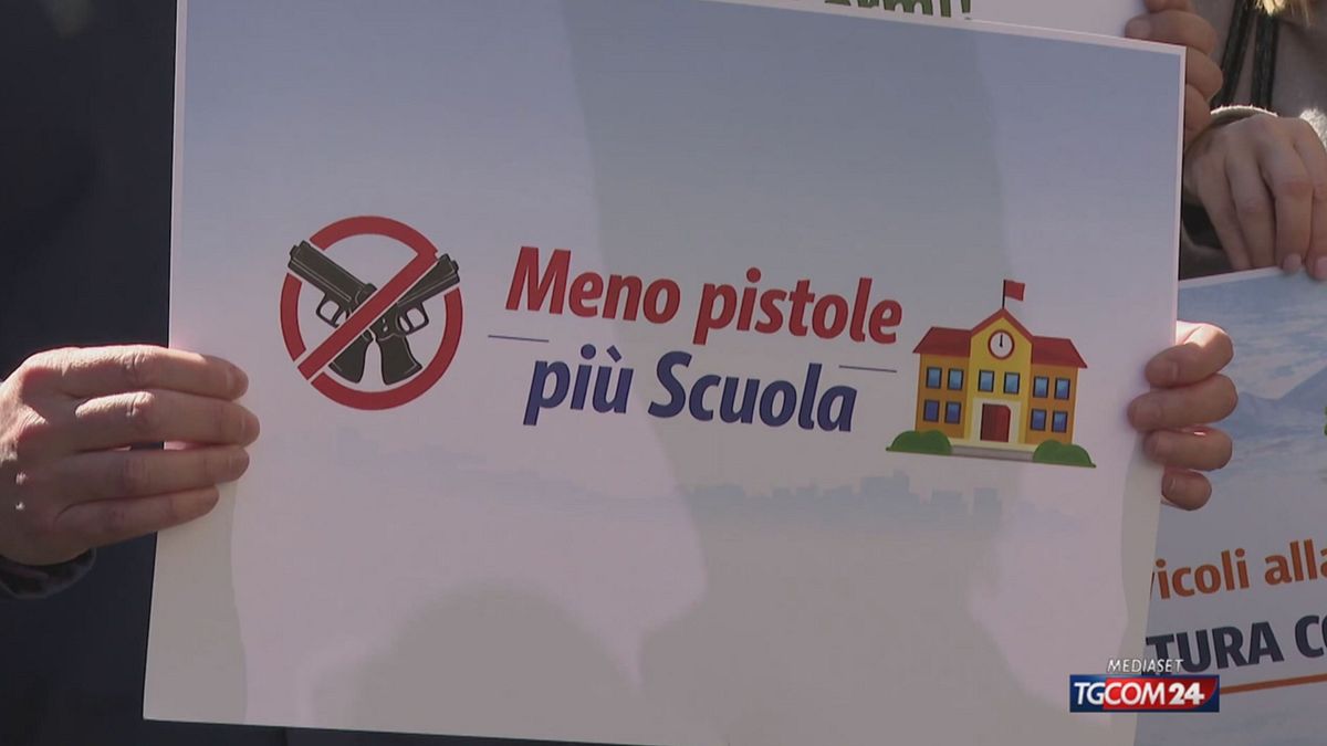 Napoli, presidio per la sicurezza contro armi e violenza giovanile