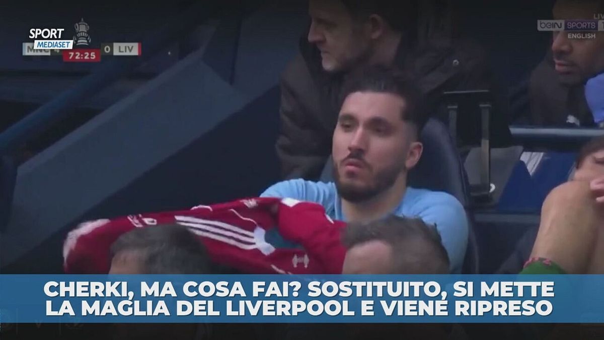 Bufera Cherki, si mette la maglia del Liverpool e viene ripreso