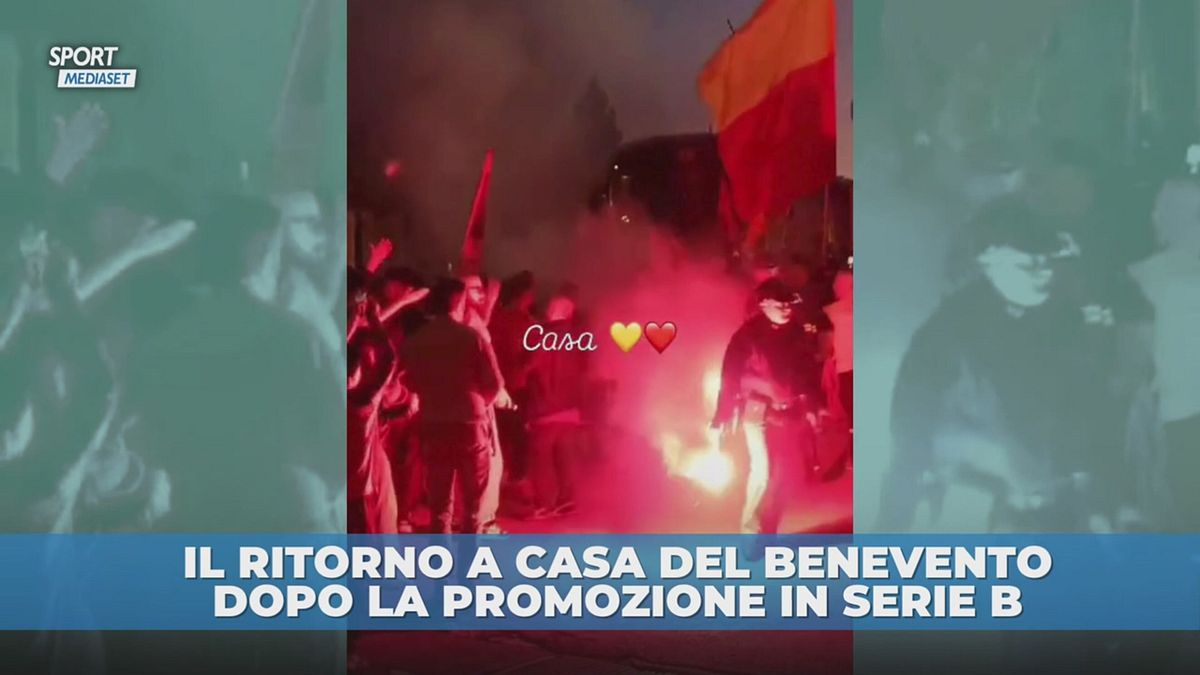 Benevento in Serie B: tifosi in delirio al rientro a casa della squadra