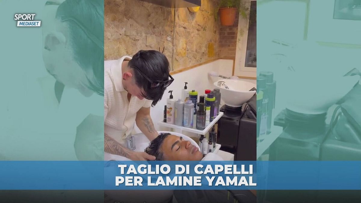 Lamine Yamal si dà un taglio ai capelli