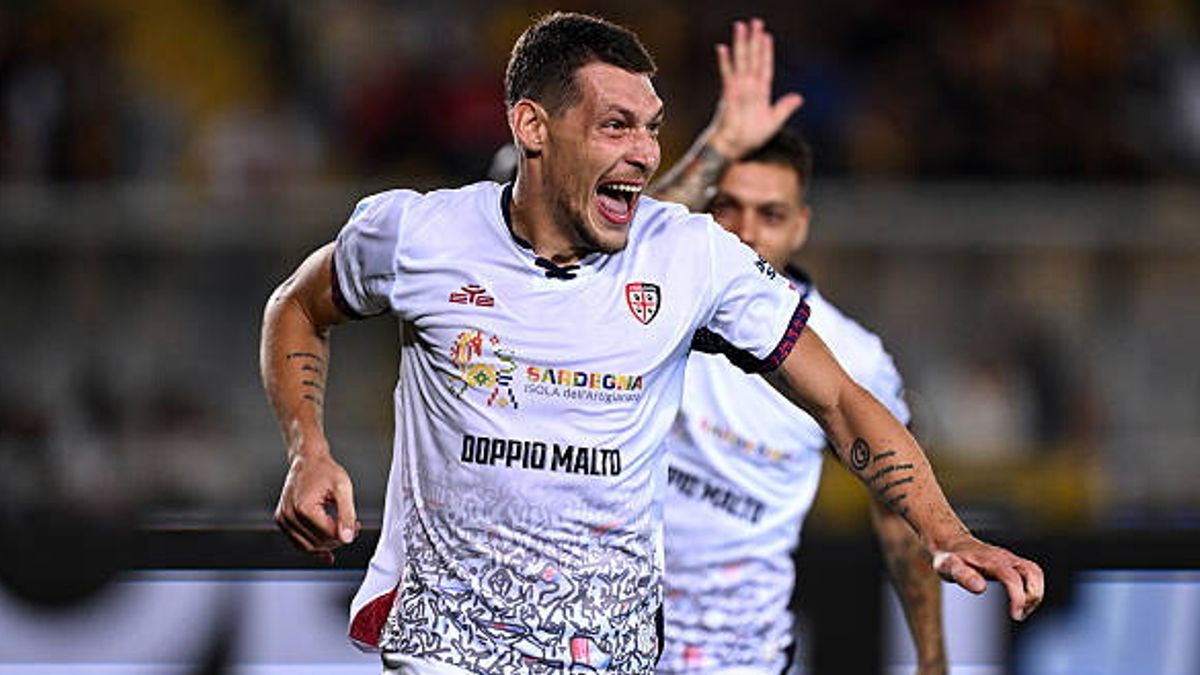  Belotti con la maglia del Cagliari