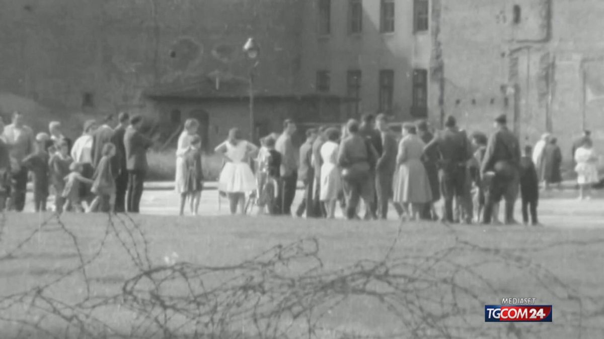 18.00 UK GOVERNMENT WAR BOOK SRV