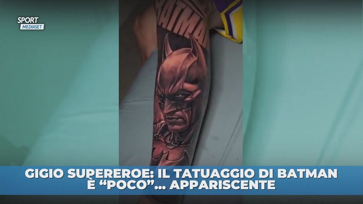 Gigio, tatuaggio da supereroe: Batman formato maxi