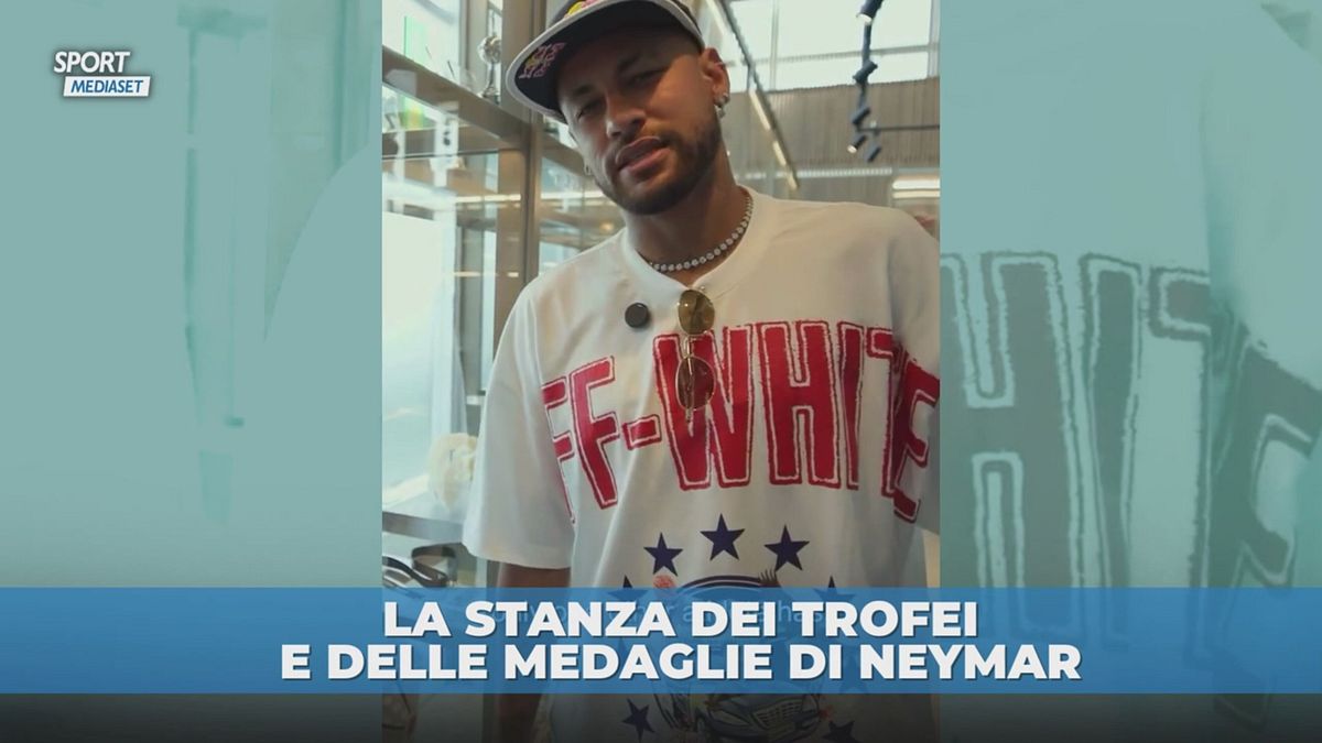 La stanza dei sogni di Neymar con i trofei, le medaglie e le maglie dei campioni