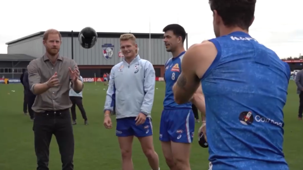 Il principe Harry si dà al football australiano… e non sfigura