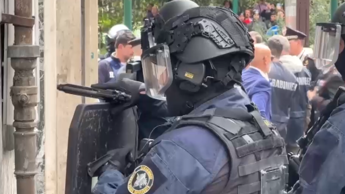 Banda del buco, l'ostaggio dei rapinatori: "Noi minacciati di morte"