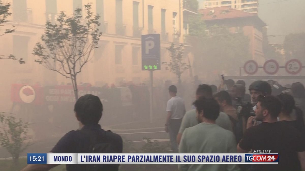 TENSIONE CORTEO ANTAGONISTI MILANO 1 SRV