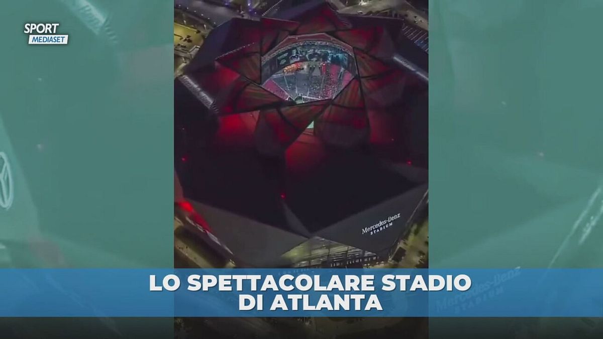 Lo stadio fantastico di Atlanta con il tetto retrattile