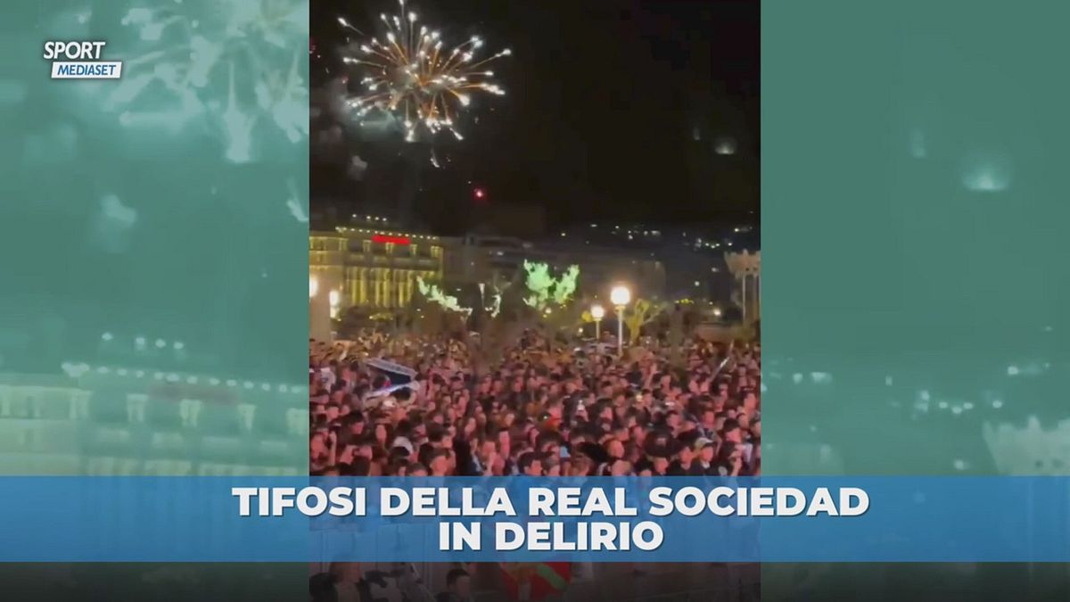 La Real Sociedad vince la Coppa del Re: la festa in piazza a San Sebastian