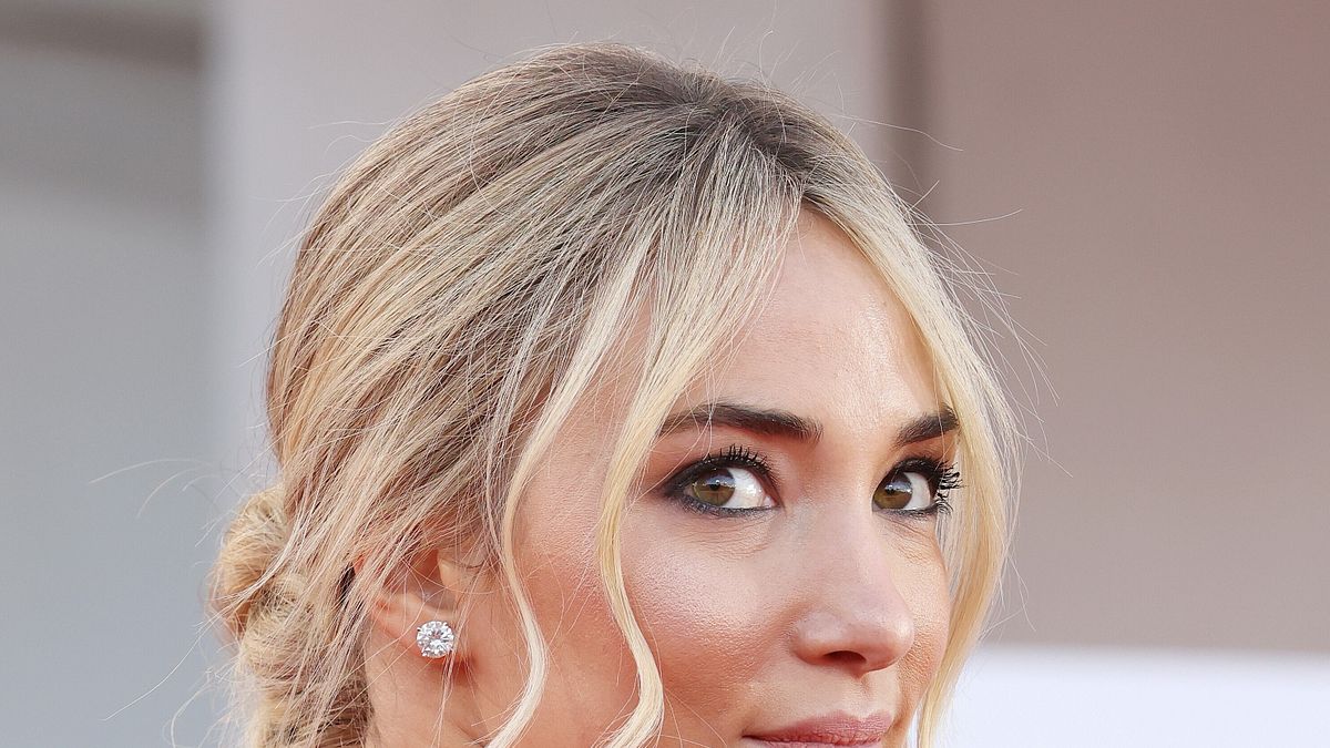 Venezia 80, i beauty look sul red carpet: Alice Campello