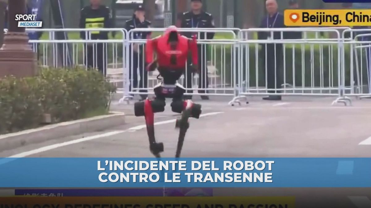 Robot batte il record della mezza maratona ma prima si schianta contro le barriere