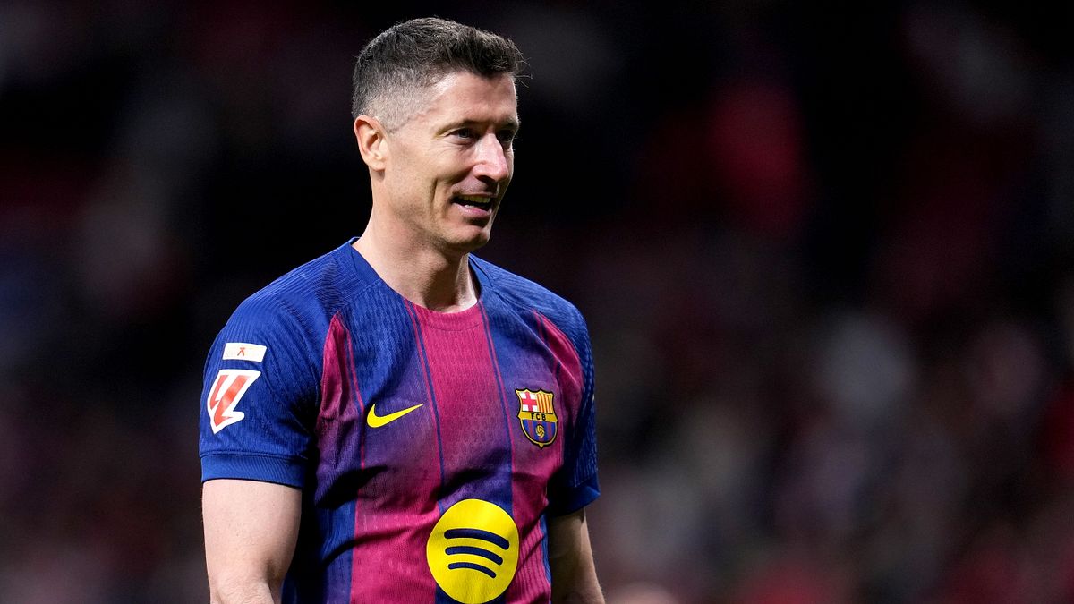 Robert Lewandowski è in scadenza col Barcellona, che vorrebbe rinnovare. Lui riflette e pensa a una nuova avventura, preferirebbe un campionato competitivo ad Arabia o MLS: piace anche al Milan