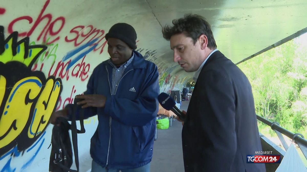 Lodi, il sottopassaggio della tangenziale è terra di nessuno